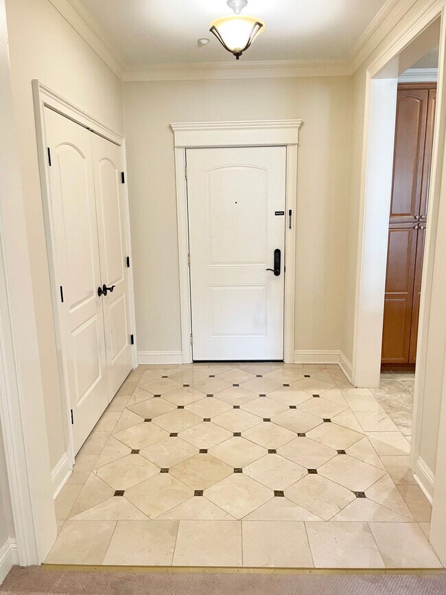 Building Photo - Madison Avenue, Park Ridge, NJ 07656 - 2 BR 2 BA condo