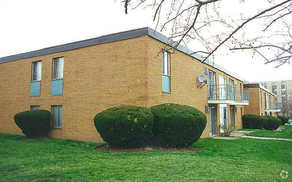 Building Photo - Brookview Commons Apartments
