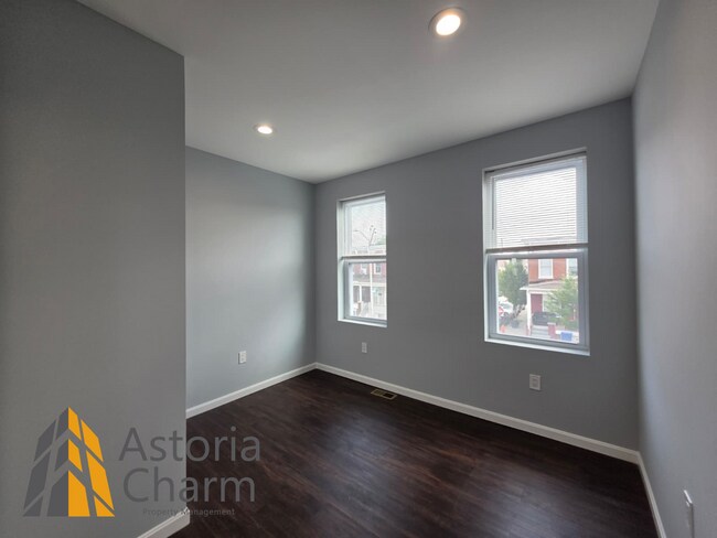 Building Photo - Fully Renovated 4 Bed 3 Bath End Unit Rowhome with Den, Ensuite and Finished Basement