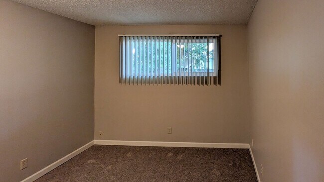 Building Photo - ANNETTE342-344