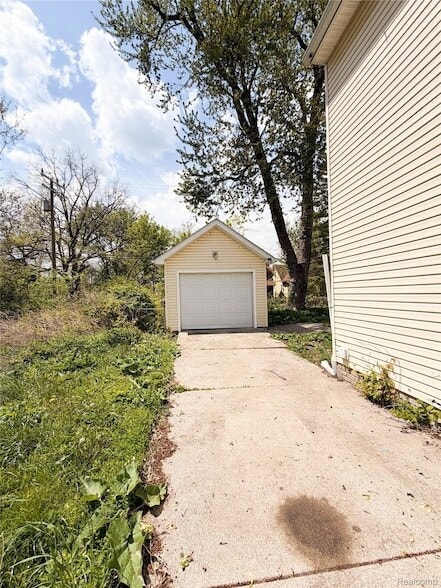 Building Photo - 539 Kitchener St