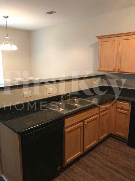 Building Photo - 5048 Pioneer Pkwy