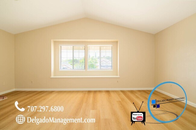 Building Photo - Completely remodeled Glen Cove 5 bed home