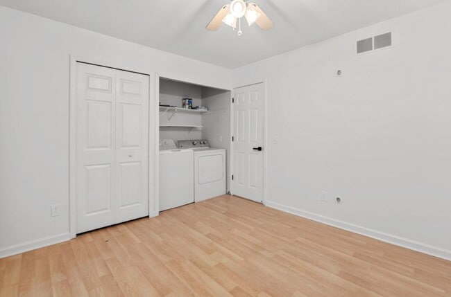 Building Photo - 733 Luna Ct