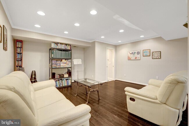Building Photo - 7845 Old Dominion Dr