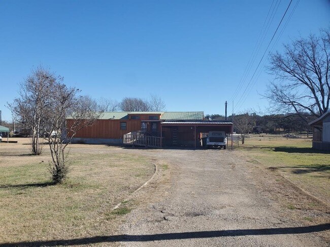 Primary Photo - 200 N Mustang Ave