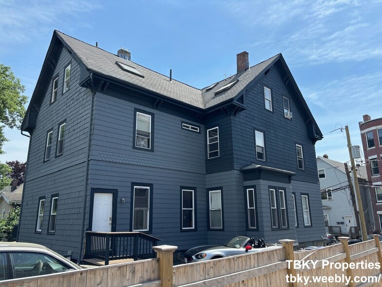 Building Photo - 22 Highgate St