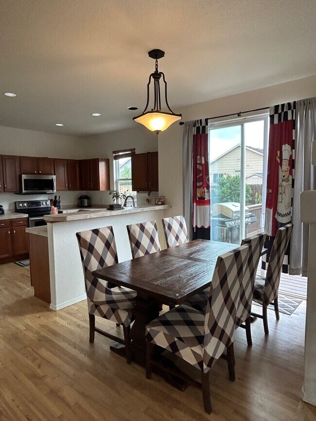 Building Photo - 7368 Prythania Park Dr