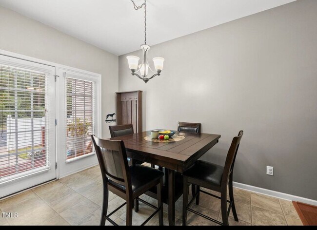 Building Photo - 619 Laurens Way