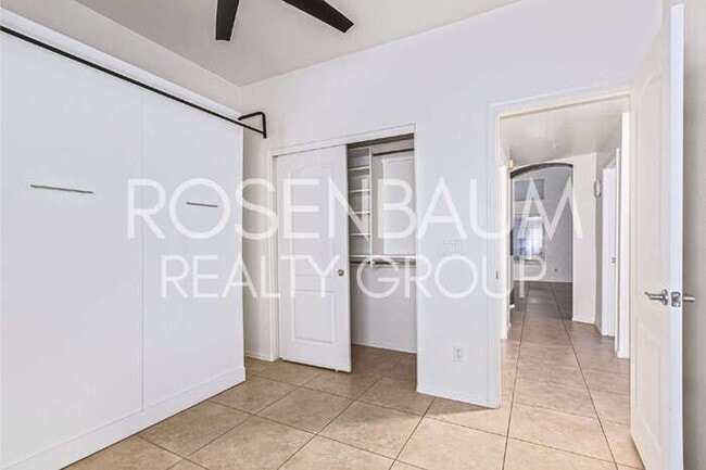 Building Photo - Gorgeous 3-bedrooms, 2-baths home in the d...