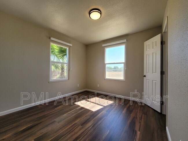 Building Photo - 2212 Paul Ave