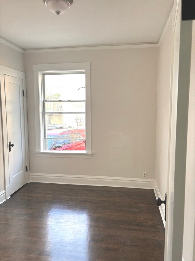Building Photo - 2737 W Belmont Ave