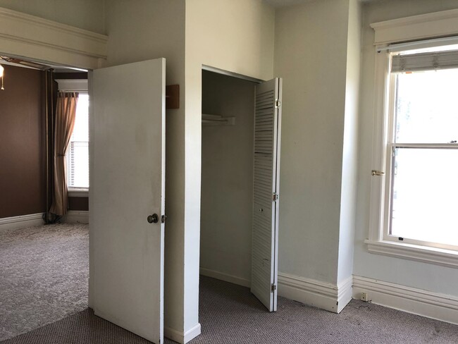 Building Photo - 1st Floor 2 Bedroom Apartment w/ Private Basement - Available July 1st