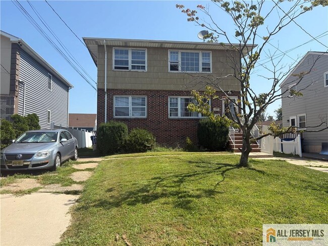 Building Photo - 575 Allgair Ave