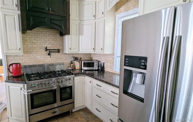 Building Photo - 28 E Walnut St