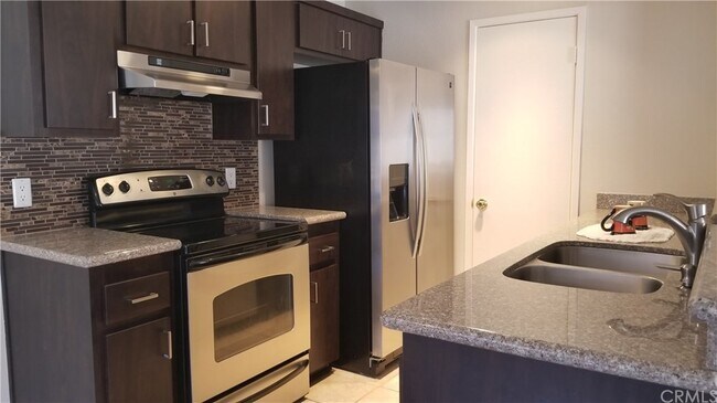 Building Photo - 1595 Border Ave