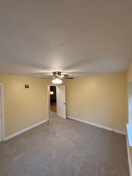 Building Photo - 395 Fir St