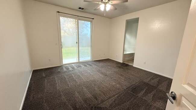 Building Photo - 3 Bedroom, 2 Bathroom Home in Desirable Tulare Neighborhood