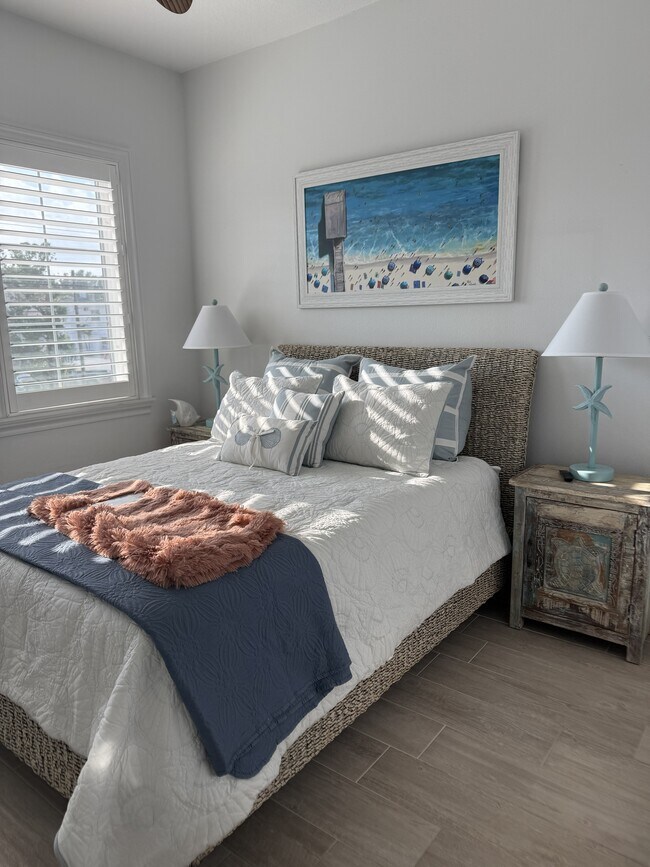 Building Photo - 11715 1st St E