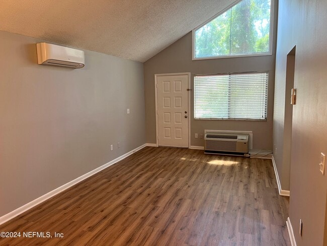 Building Photo - 8160 San Jose Manor Dr E