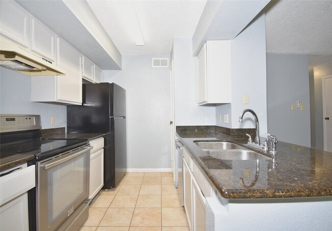Building Photo - 2120 El Paseo St