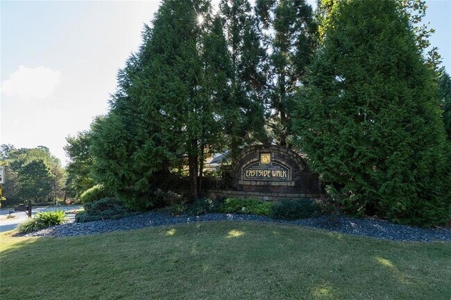 Building Photo - 2707 Silver Hill Terrace SE