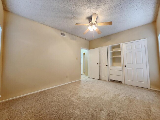 Building Photo - 17417 Red Oak Dr
