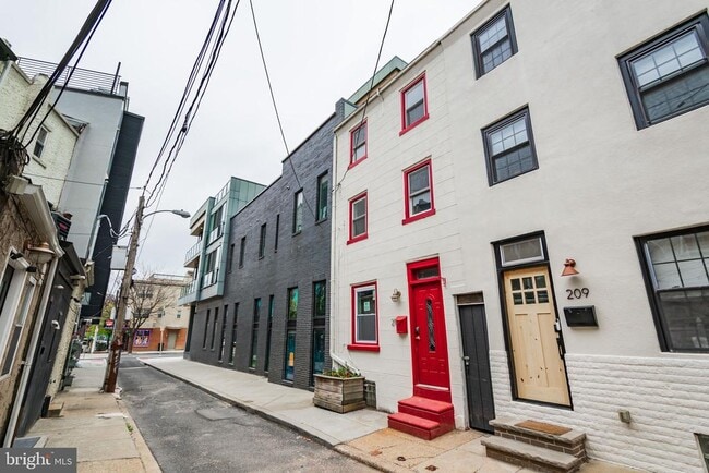 Building Photo - 211 W Stiles St