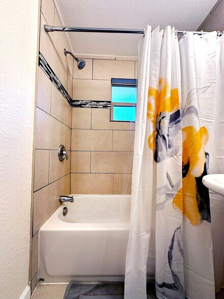 Building Photo - 1430 Pierce St