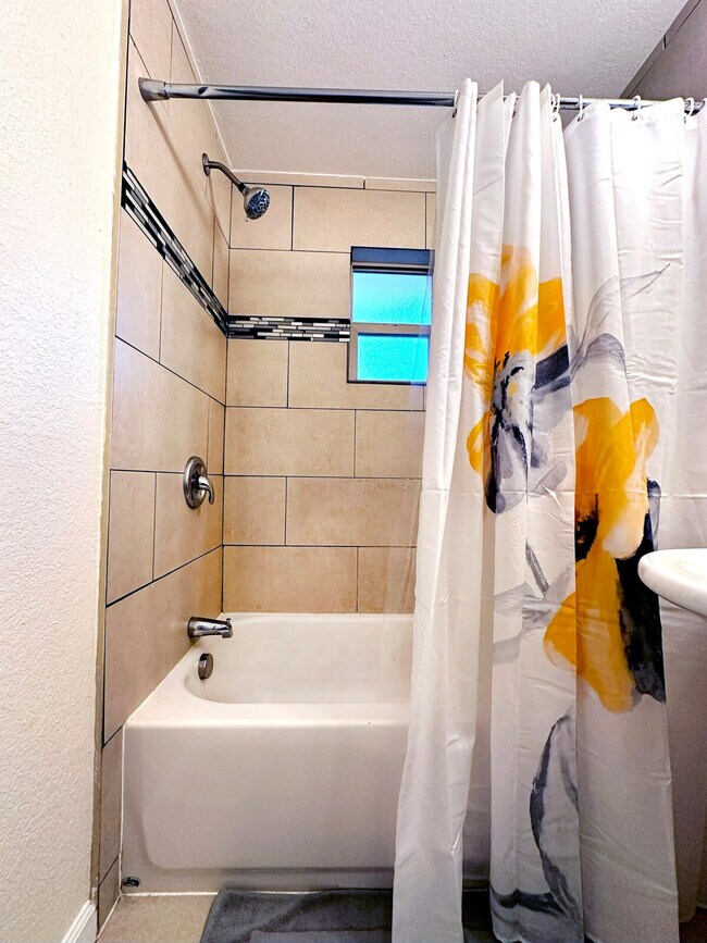 Building Photo - 1430 Pierce St