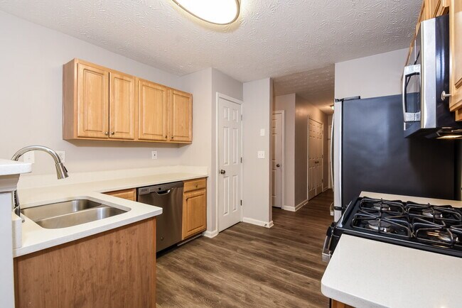 Building Photo - 180 Creekview Blvd