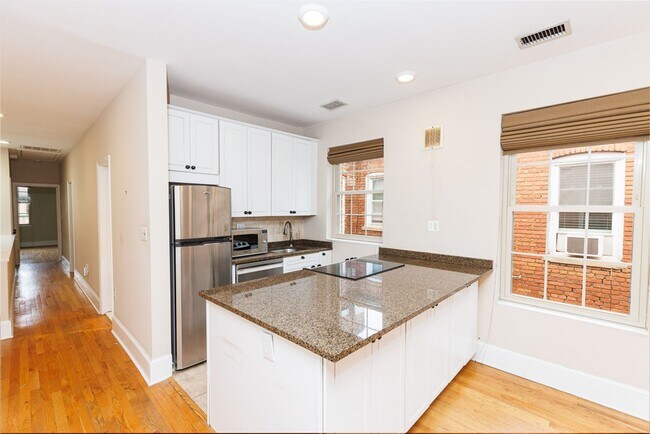 Building Photo - Large Sunny Dupont Two-Bed Condo Rental with Parking!