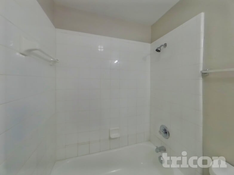 Building Photo - 220 Flatwood Dr