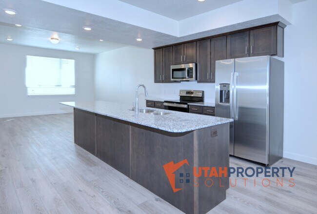 Building Photo - 952 W 500 S