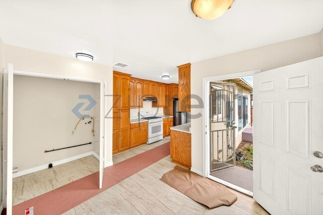 Building Photo - 1200 E Elgenia Ave