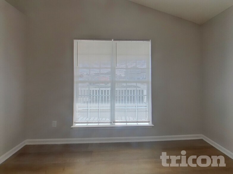 Building Photo - 337 White Gables Dr