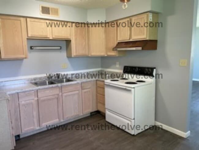 Building Photo - 225 S Angle St