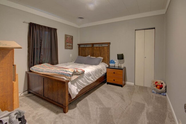 Building Photo - 3 bed home