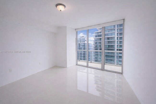 Building Photo - 495 Brickell Ave