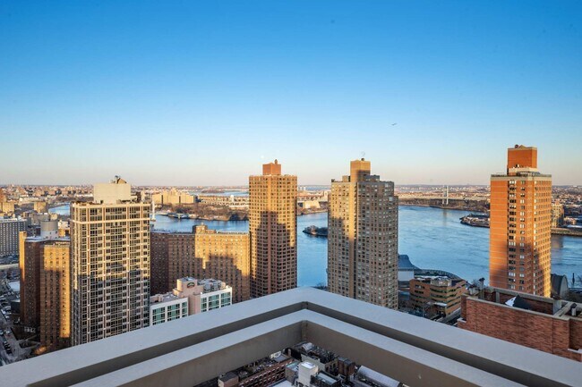 Building Photo - 389 E 89th St