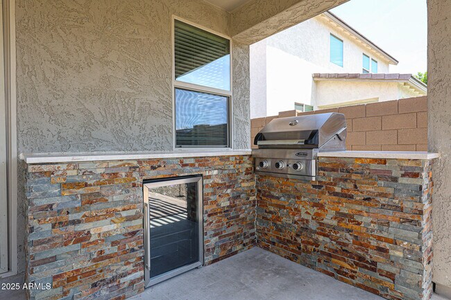 Building Photo - 13159 W Rowel Rd