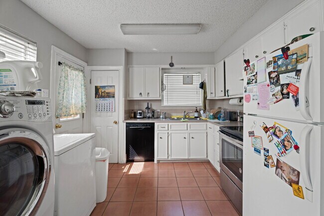 Building Photo - Tech Terrace 2-Bedroom Home Available for Summer 2026 Pre-Lease