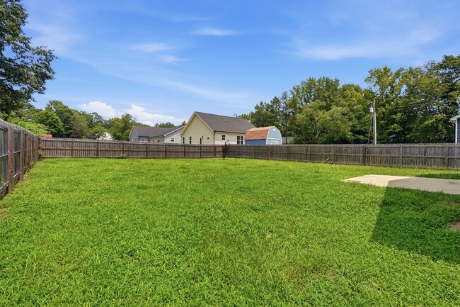 Building Photo - RANCH HOME with 3 bedrooms and 2 baths-GROWING TOWN OF ANGIER