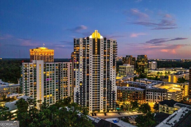 Building Photo - 3481 Lakeside Dr NE