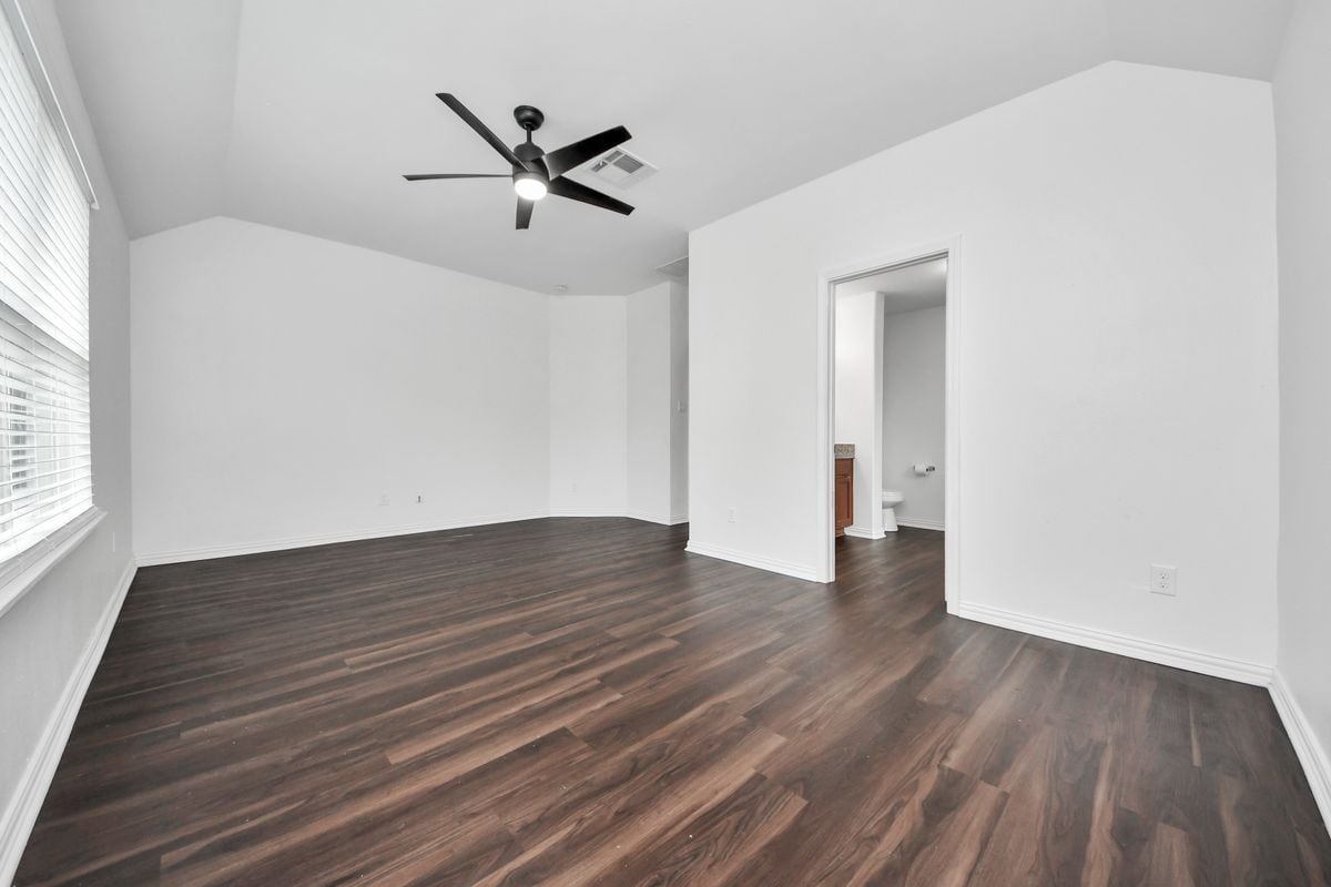 Building Photo - 10306 White Fir Villa Ave