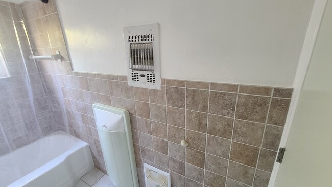 Building Photo - 1516 NE 17th Ave