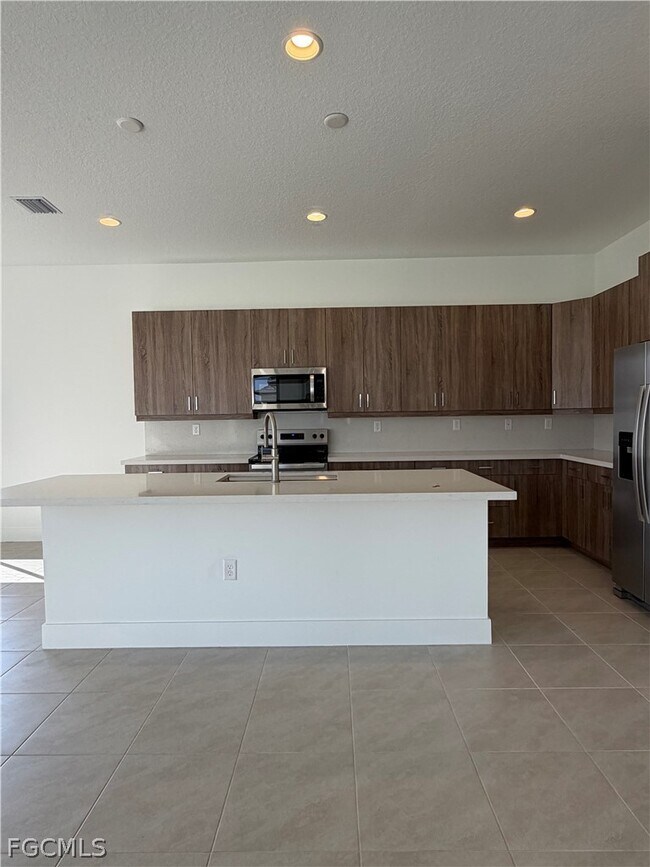 Building Photo - 5166 Julienne Rd