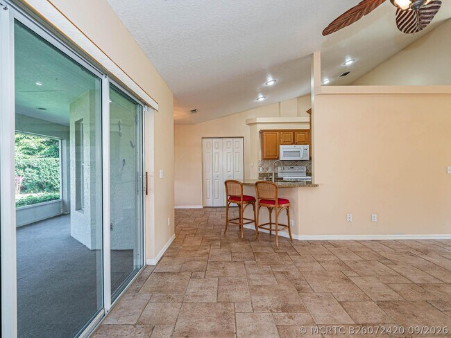 Building Photo - 141 39th Dr