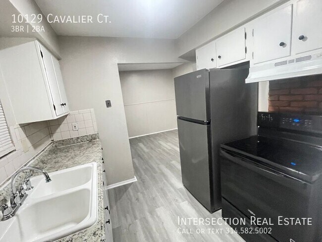 Building Photo - 10129 Cavalier Ct