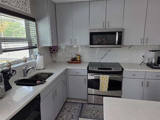 Building Photo - 509 Hibiscus Ave